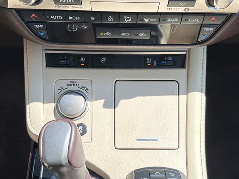 Used 2018 Lexus ES 350 w/ Navigation System Package FWD image 24