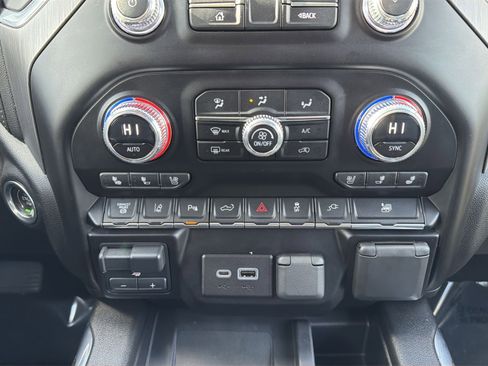 Used 2023 GMC Sierra 3500 Denali image 20