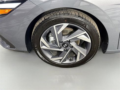 Certified 2025 Hyundai Elantra Sport image 4