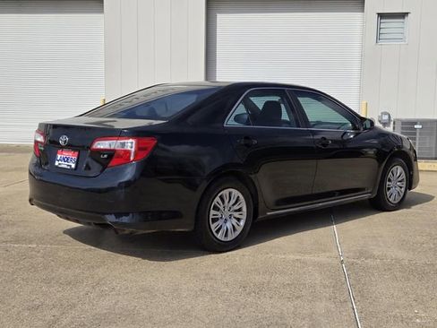 Used 2012 Toyota Camry LE image 4