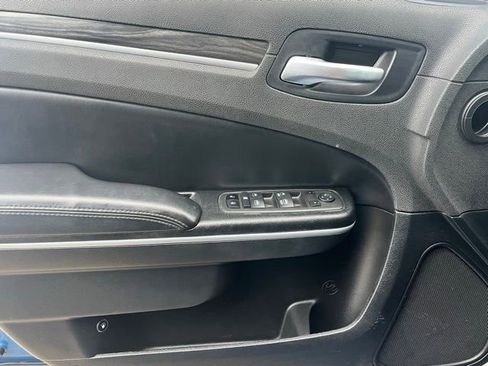 Used 2022 Chrysler 300 Touring w/ Sport Appearance Package image 19