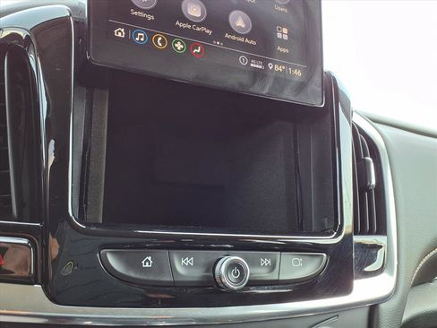 Used 2020 Chevrolet Traverse LT image 8