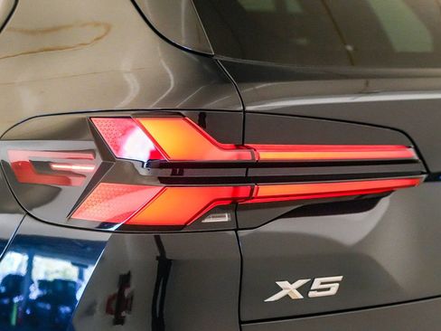 Certified 2024 BMW X5 xDrive40i w/ M Sport Package AWD/4WD image 12