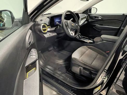 Used 2024 Chevrolet Trax LT w/ Driver Confidence Package image 17