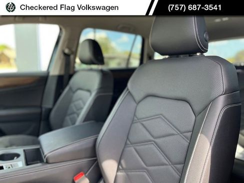 Used 2025 Volkswagen Atlas SE image 19