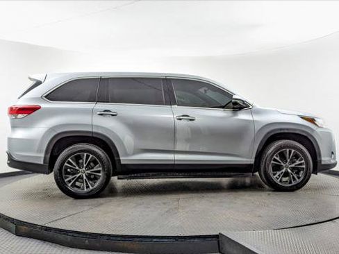 Used 2019 Toyota Highlander LE image 9