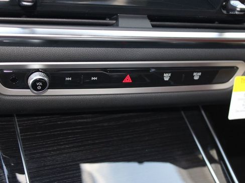 New 2026 BMW X7 M60i image 19