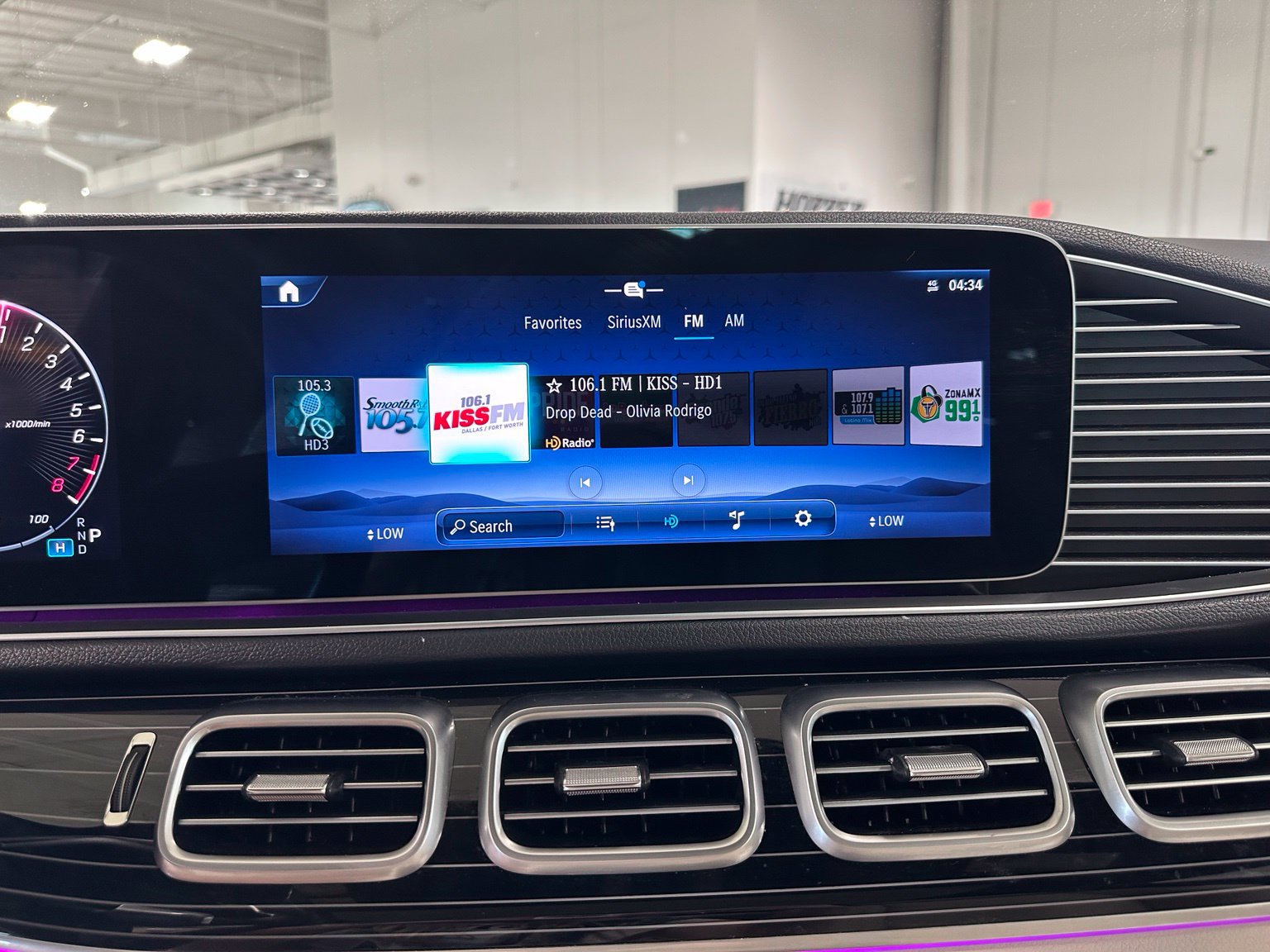Used 2024 Mercedes-Benz GLE 450e 4MATIC image 25