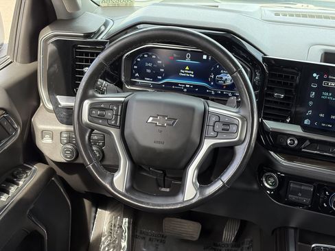 Used 2023 Chevrolet Silverado 1500 LT Trail Boss w/ LPO, Dark Essentials Package AWD/4WD image 16