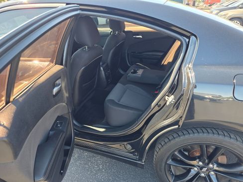 Used 2017 Dodge Charger SE w/ Blacktop Package RWD image 20