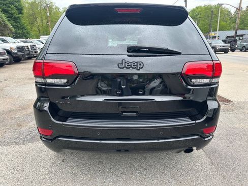 Used 2017 Jeep Grand Cherokee Altitude AWD/4WD image 6