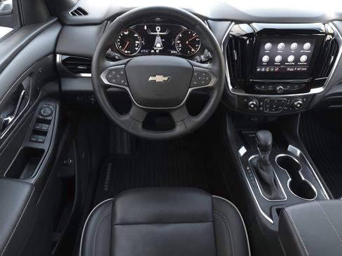 Used 2023 Chevrolet Traverse Premier image 14