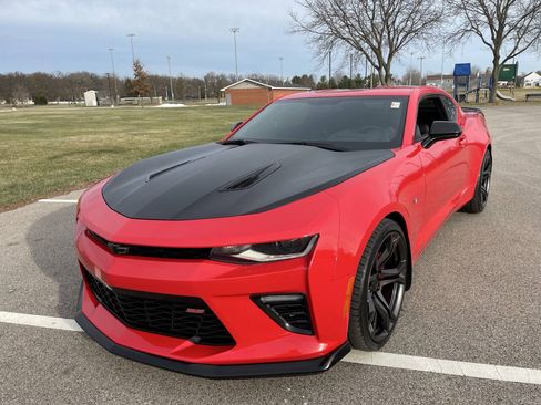 Used 2018 Chevrolet Camaro SS RWD image 4
