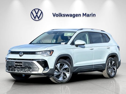 New 2026 Volkswagen Taos SE AWD/4WD image 1