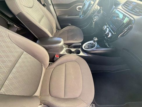 Used 2016 Kia Soul FWD image 27