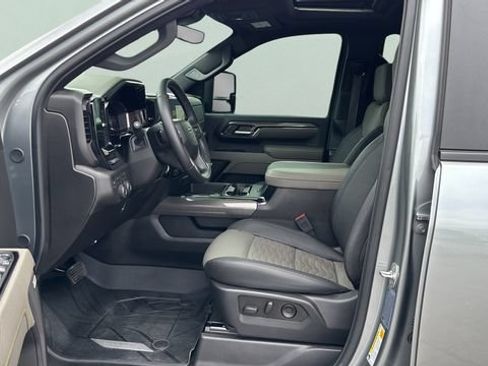 Used 2025 Chevrolet Silverado 2500 ZR2 w/ Technology Package AWD/4WD image 11