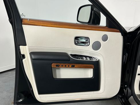 Used 2011 Rolls-Royce Ghost image 9