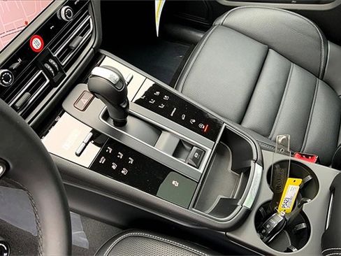 New 2025 Porsche Macan image 36