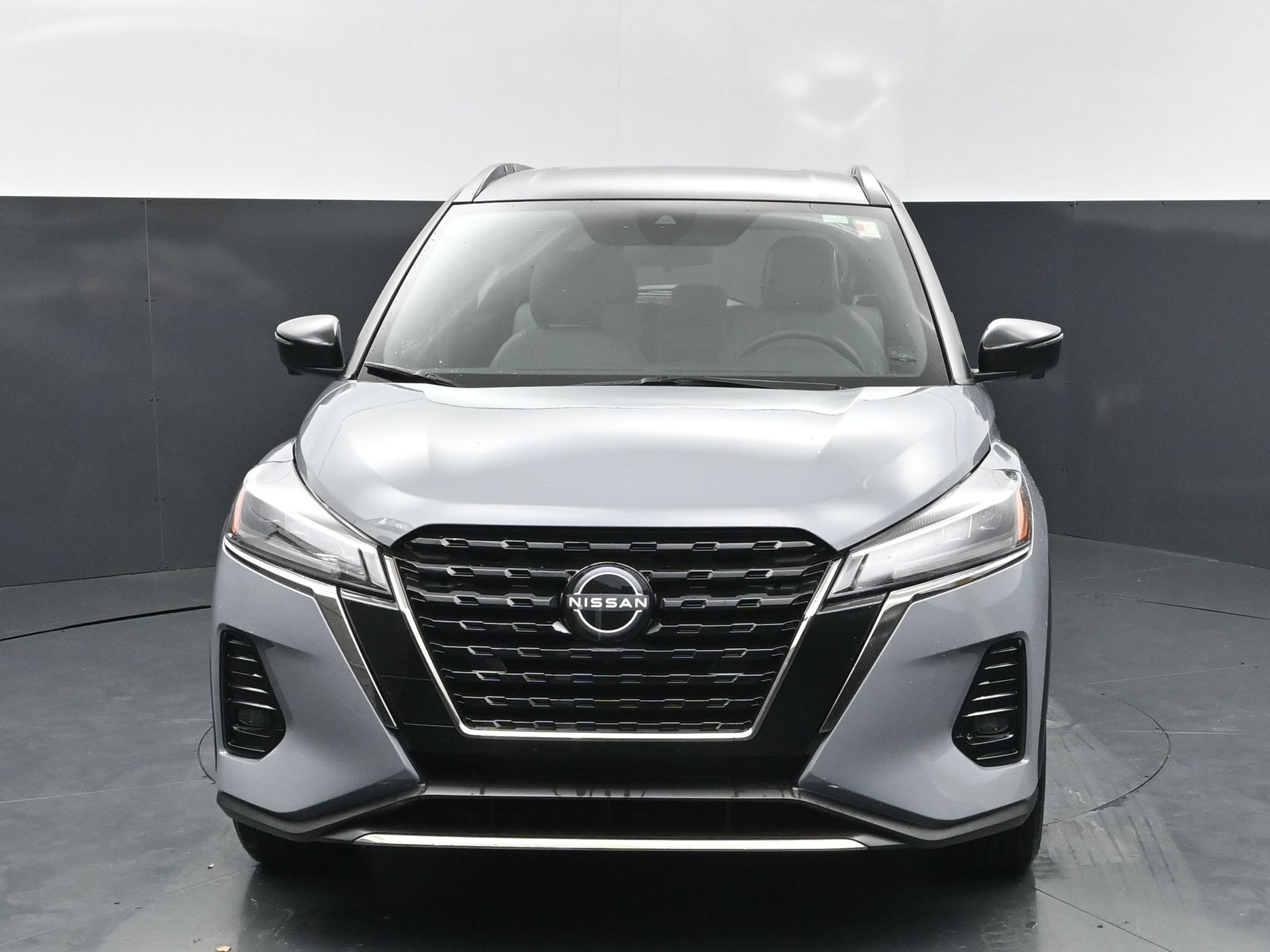 Used 2024 Nissan Kicks SR w/ SR Premium Package FWD image 8
