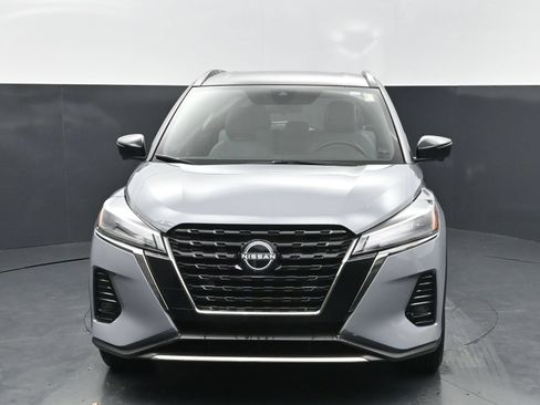 Used 2024 Nissan Kicks SR w/ SR Premium Package FWD image 8