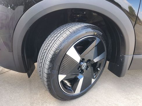 Certified 2025 Nissan Kicks SR image 31