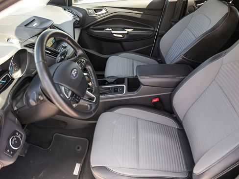 Used 2017 Ford Escape SE w/ Equipment Group 201A FWD image 9