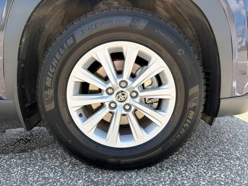 Used 2025 Toyota Grand Highlander AWD image 27