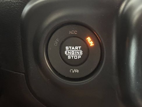 Used 2021 Jeep Wrangler Unlimited Sahara AWD/4WD image 25