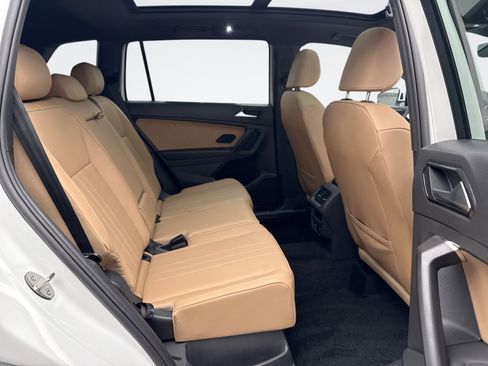 Used 2023 Volkswagen Tiguan SE AWD/4WD image 19