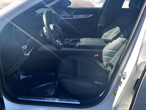 Used 2023 BMW 740i image 21