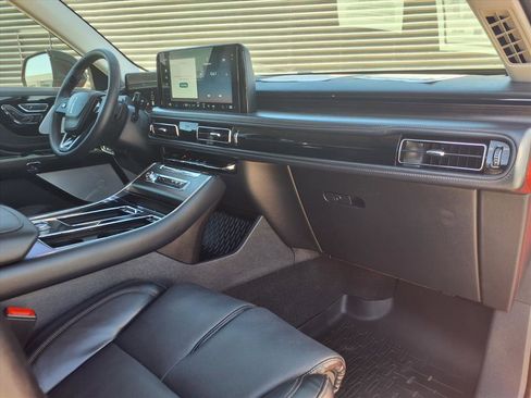 Used 2025 Lincoln Aviator Reserve w/ Equipment Group 201A image 10