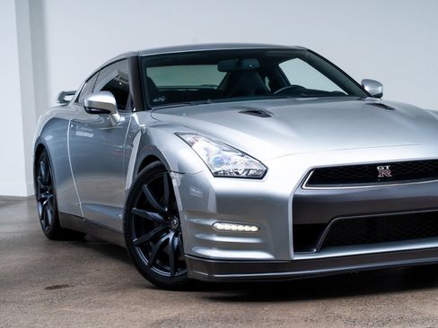 Used 2014 Nissan GT-R Premium AWD/4WD image 8