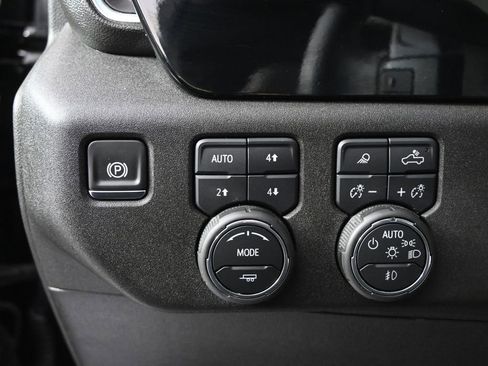 Used 2025 Chevrolet Silverado 1500 LTZ AWD/4WD image 24