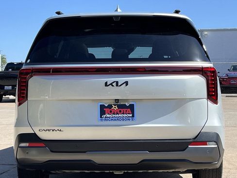 Used 2026 Kia Carnival SX Prestige FWD image 5