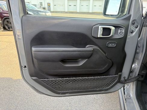 Used 2023 Jeep Wrangler Unlimited Rubicon 4xe w/ Cold Weather Group AWD/4WD image 11