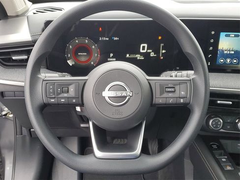 Used 2025 Nissan Kicks SV w/ SV Premium Package image 17