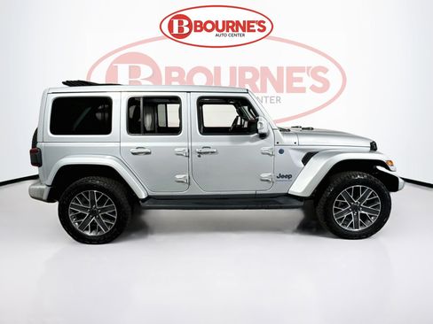 Used 2024 Jeep Wrangler High Altitude AWD/4WD image 13