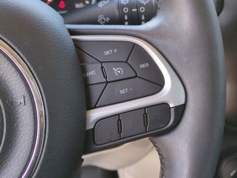 Used 2020 Jeep Renegade Latitude w/ Popular Equipment Group image 27