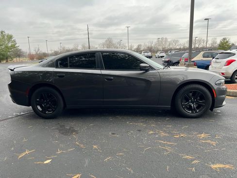 Used 2020 Dodge Charger SXT w/ Driver Convenience Group image 6