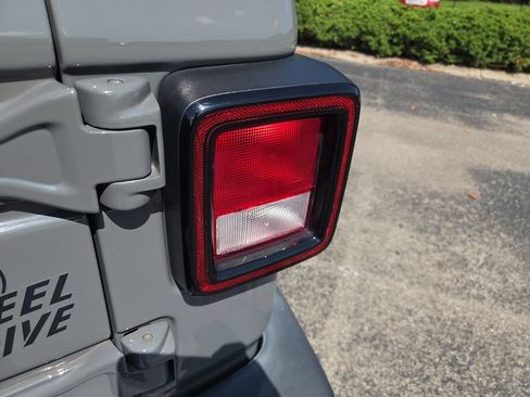 Used 2022 Jeep Wrangler Unlimited Sport AWD/4WD image 23
