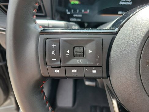 Used 2025 Nissan Kicks SR image 19