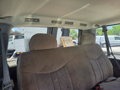 Used 2004 GMC Safari Passenger RWD image 31