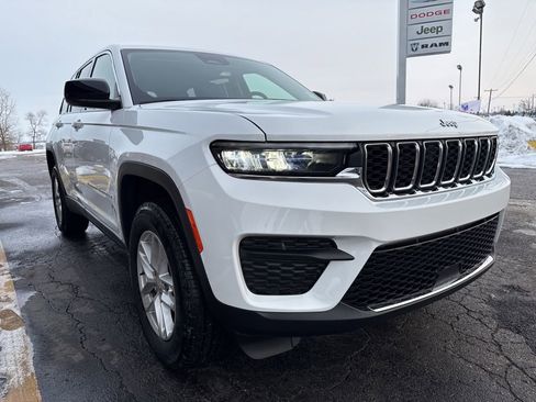 Used 2024 Jeep Grand Cherokee Laredo X image 8