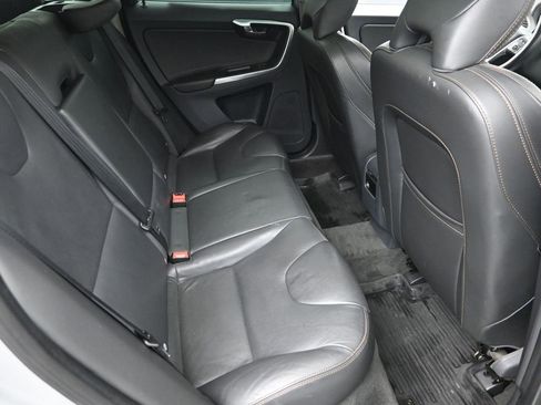 Used 2017 Volvo XC60 T6 Dynamic w/ Preferred Option Package image 9