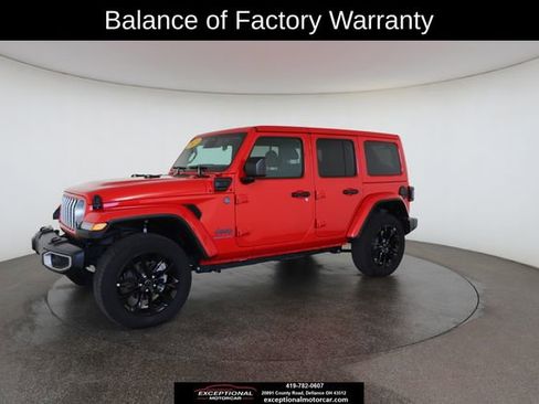 Used 2025 Jeep Wrangler Unlimited Sahara w/ Safety Group image 4