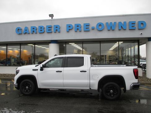 Used 2022 GMC Sierra 1500 SLE image 2