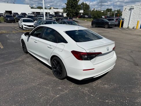 Used 2023 Honda Civic Sport image 2