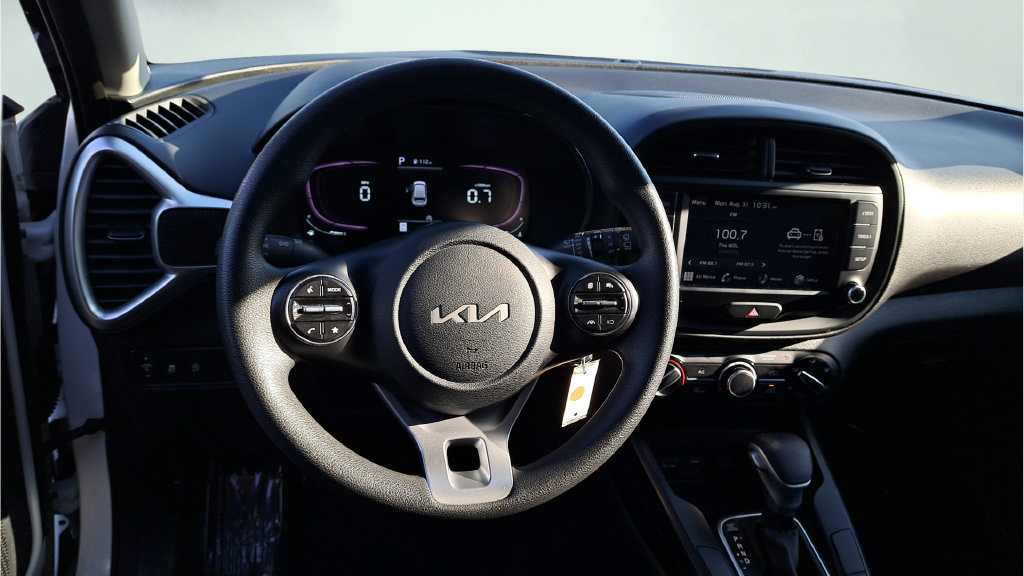 Used 2023 Kia Soul LX w/ LX Technology Package FWD image 18