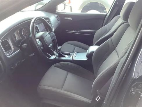 Used 2019 Dodge Charger SXT image 9