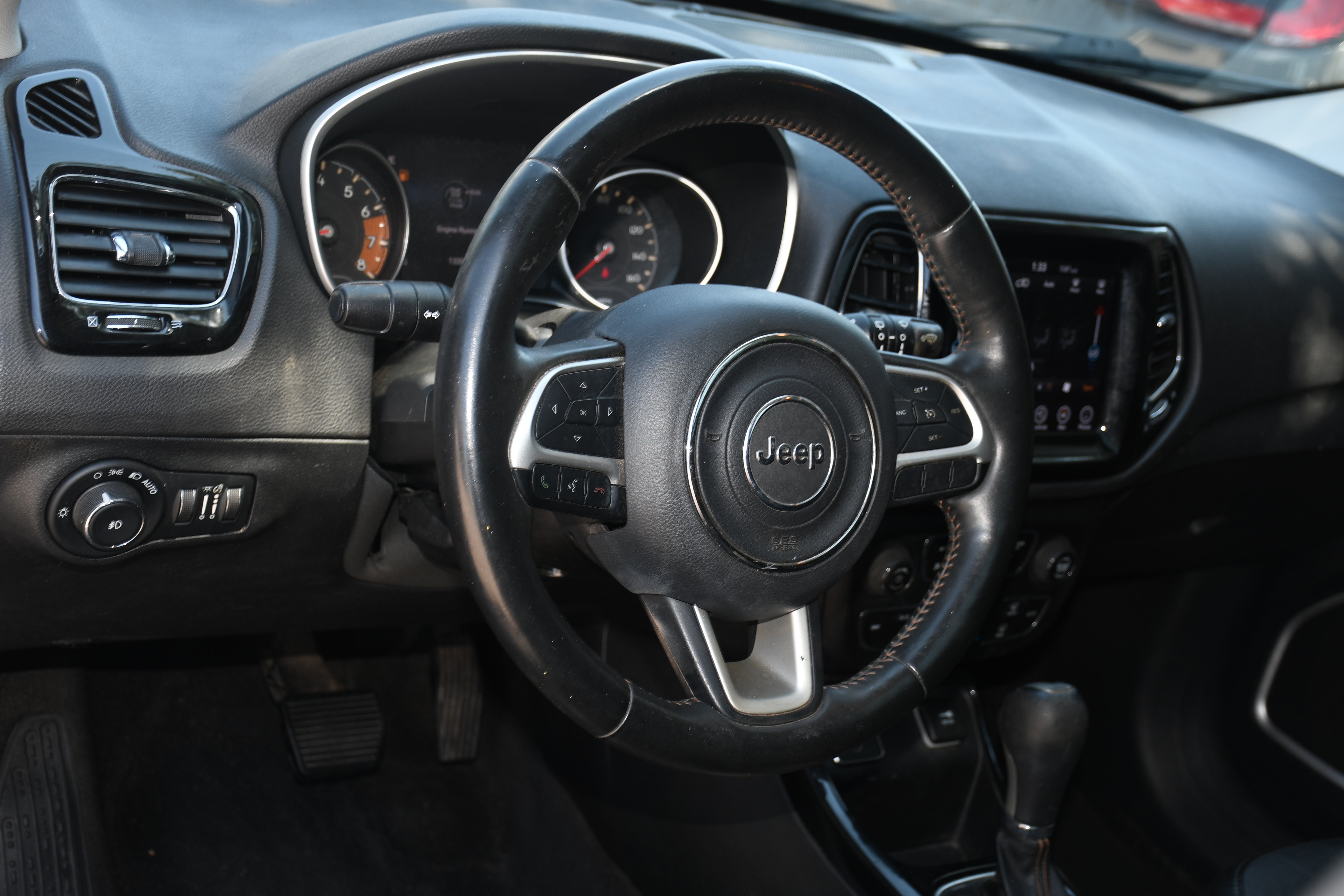 Used 2018 Jeep Compass Limited w/ Navigation Group FWD image 9